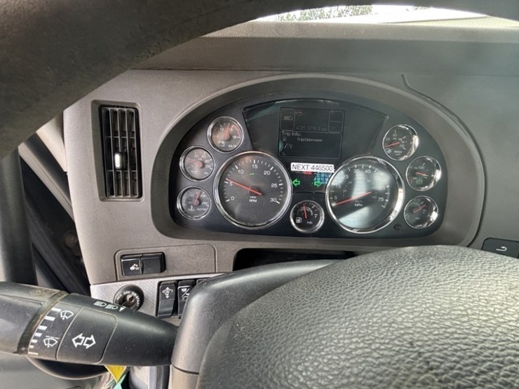 2019-kenworth-t880-image-33