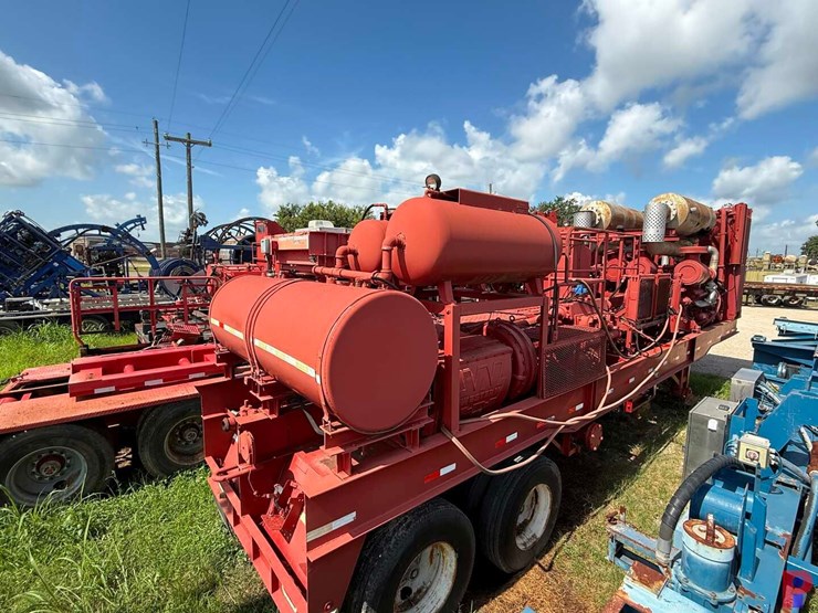 western-rough-rider-1000-hp-10k-triplex-double-pump-trailer-image-21