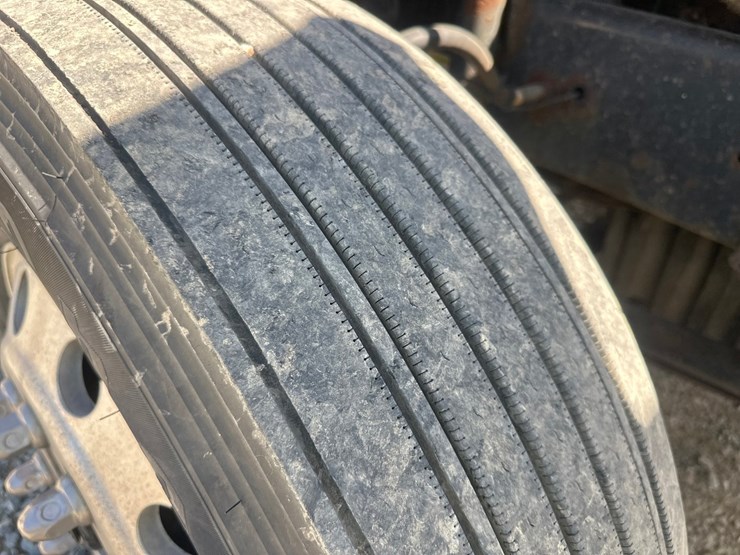 2014-massey-ferguson-8-image-76