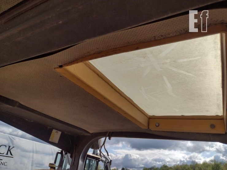 2013-deere-700k-lgp-image-14