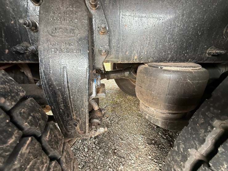 2015-peterbilt-579-image-35