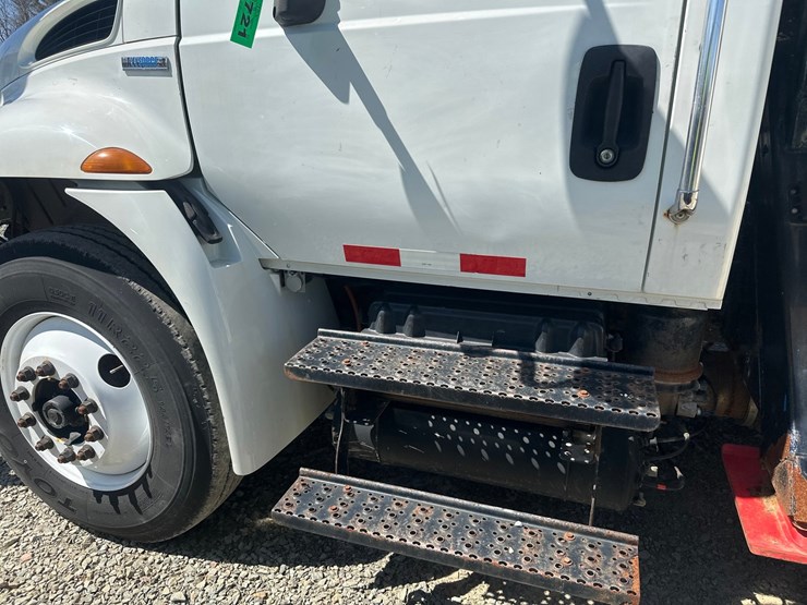 2009-international-durastar-4300-image-16