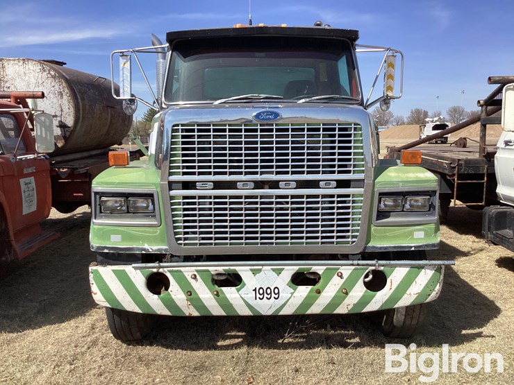 1981-ford-9000-image-2