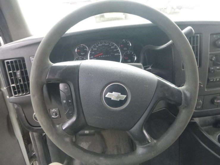 2009-chevrolet-3500-image-9