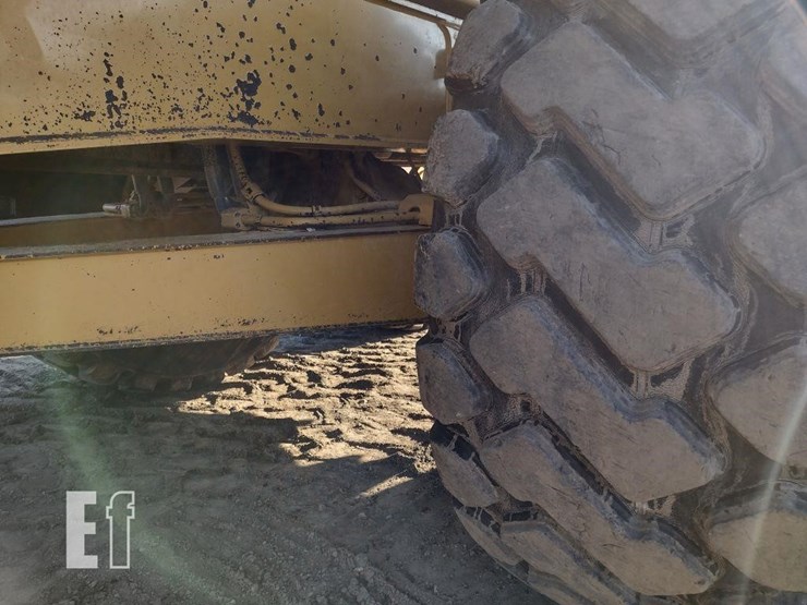 2019-caterpillar-745-image-16