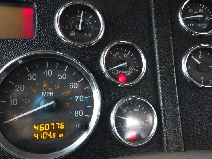 2016-peterbilt-3-axle-logging-truck-image-97