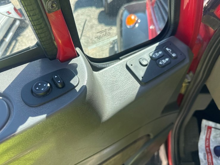 2012-international-7600-image-22