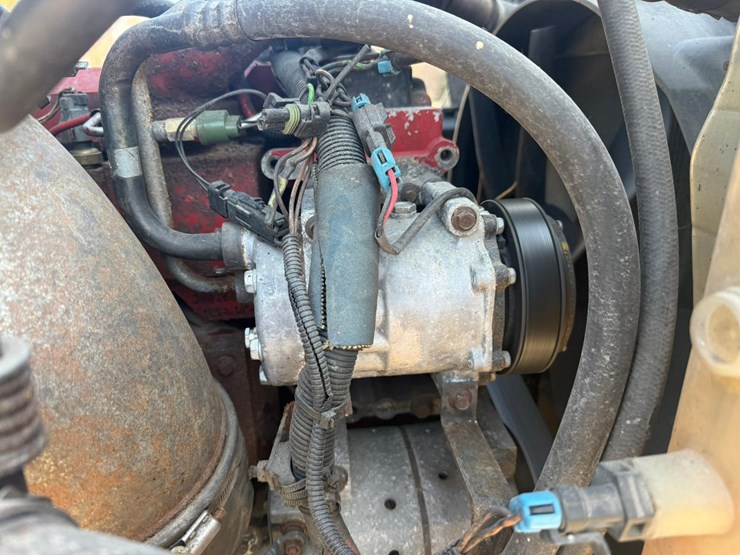 #1262-•-2004-international-9400i-6x4-sleeper-cab-truck-tractor-image-24