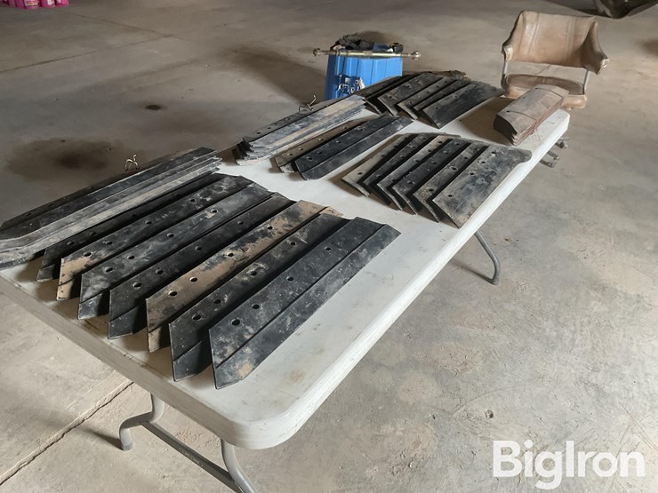 moldboard-plow-lays-image-3