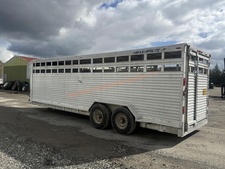 1996-featherlite-8120-image-3