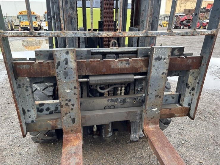 clark-cdp40-forklift-image-11