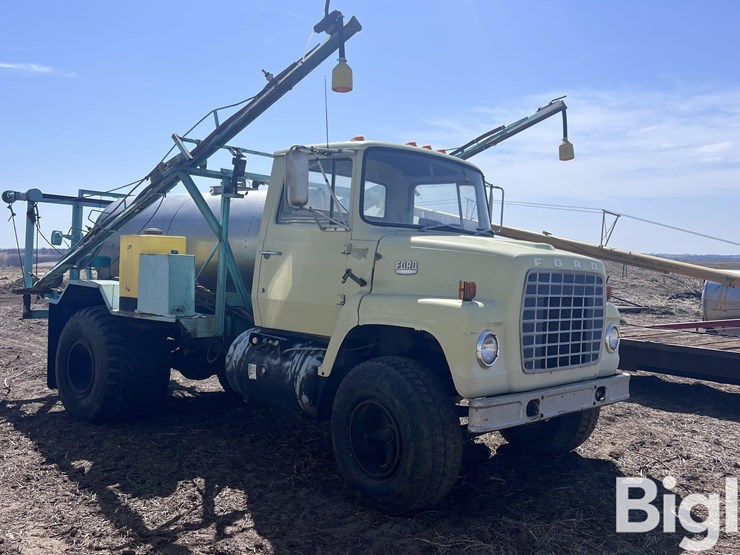 1976-ford-f700-image-3