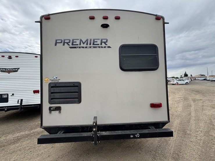 2020-premier-bl24rkpr20-travel-trailer-image-14