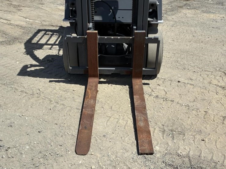 2011-nissan-a22-mcp1r2a25lv-forklift-image-7