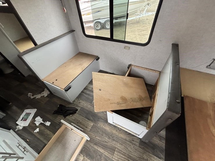 2020-bullet-bl1700bh20-travel-trailer-image-27