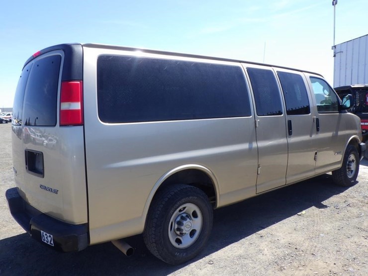 2006-chevrolet-express-3500-image-3
