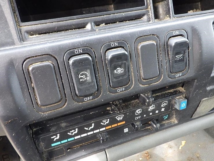 2006-mitsubishi-fuso-fm61f-image-26