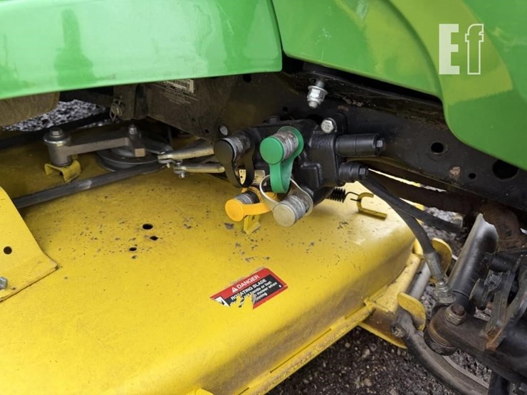 2017-john-deere-x738-image-14