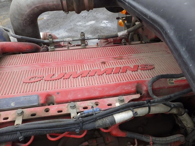 2016-peterbilt-3-axle-logging-truck-image-62