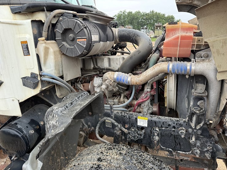 2009-mack-granite-gu713-image-22