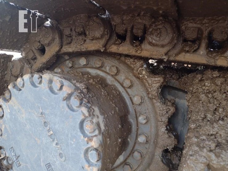 2020-volvo-ec220e-lr-image-23