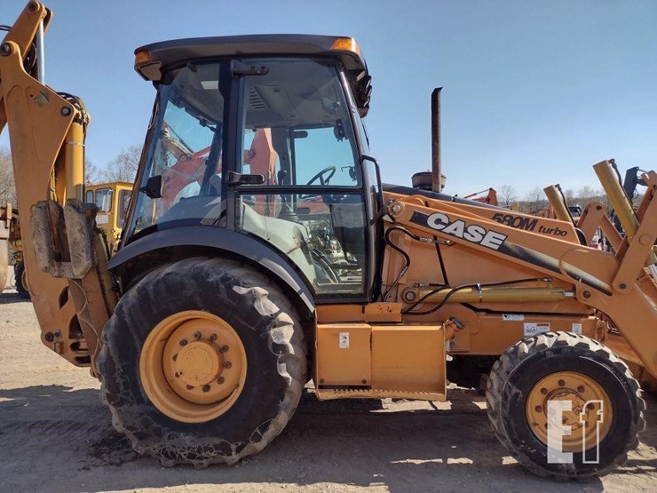 case-580m-turbo-image-26