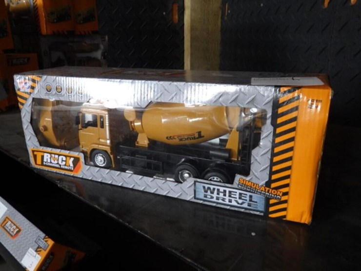 sklp-mixer-truck-toy-image-1