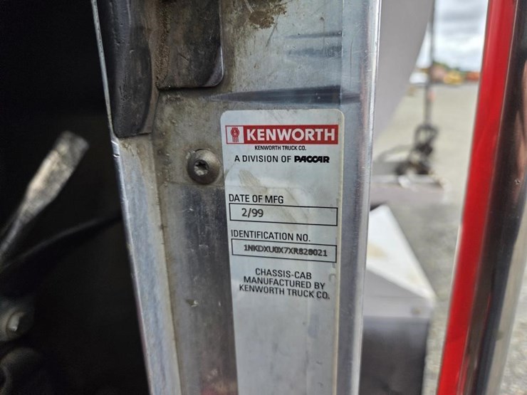 1999-kenworth-t800-image-8