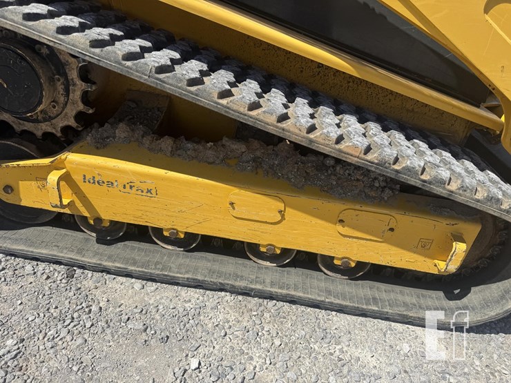 2019-gehl-vt320-image-6