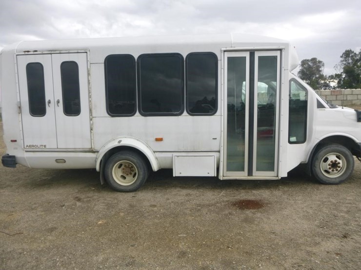 2009-chevrolet-3500-image-16