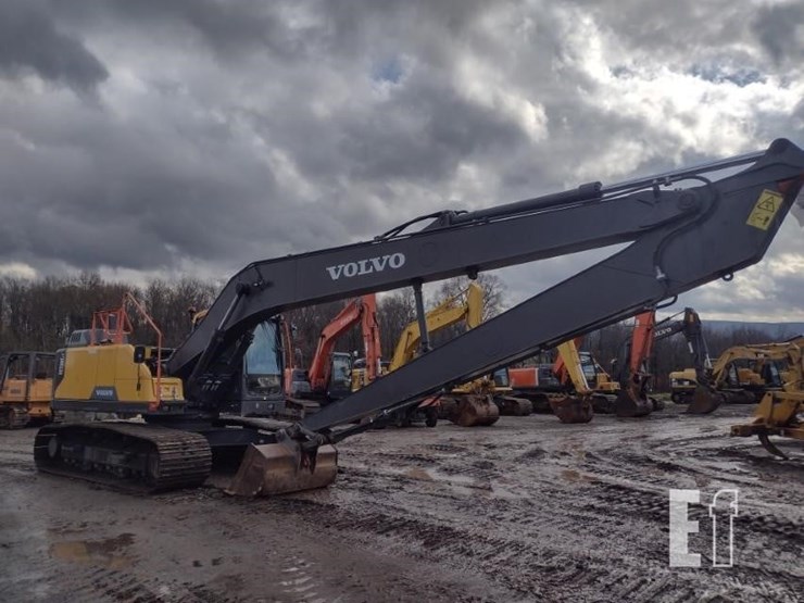 2020-volvo-ec220e-lr-image-3