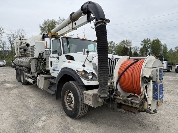 2012-international-7600-image-2