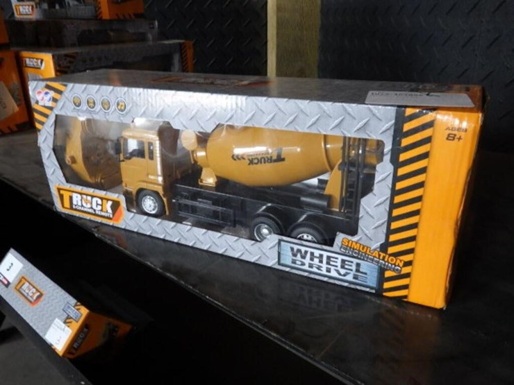 sklp-mixer-truck-toy-image-1