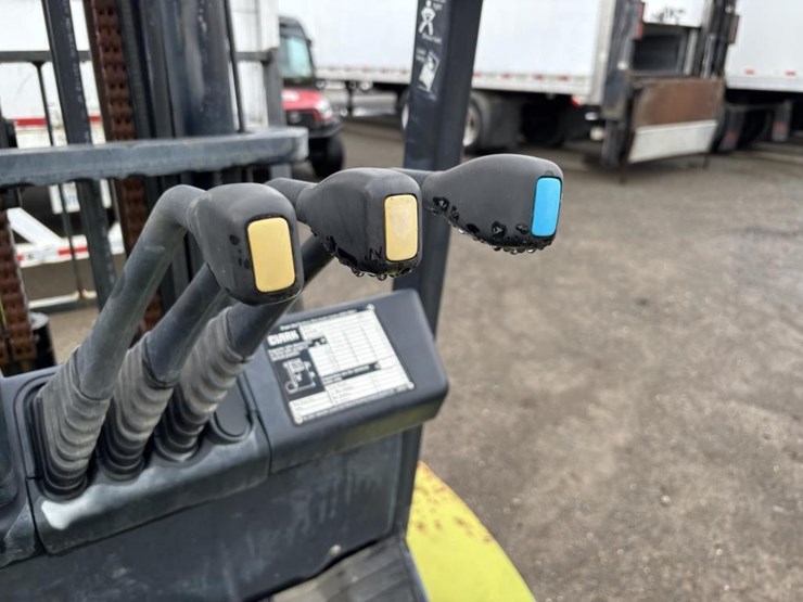 clark-cdp40-forklift-image-24