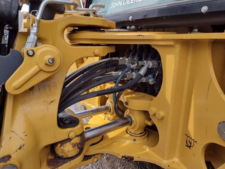 2020-deere-310l-image-27