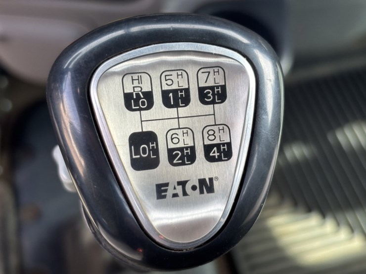 2018-peterbilt-367-image-34