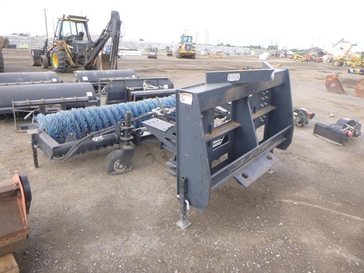 wausau-everest-100"-angle-broom-image-4