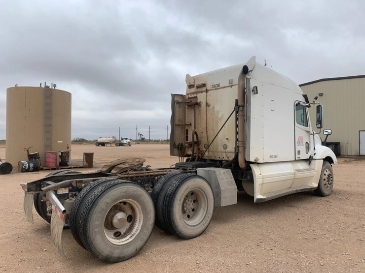 2008-freightliner-columbia-120-image-6