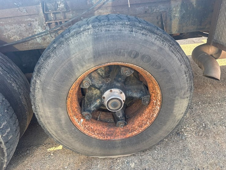 1996-ford-l9000-image-101