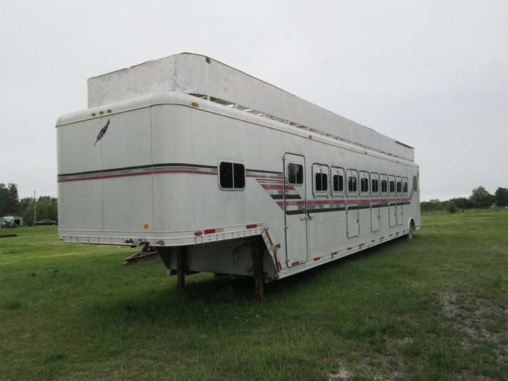 #46187-•-1990-featherlite-g1108-46'-s/a-aluminum-horse-trailer-1fpl38105la912062-image-1