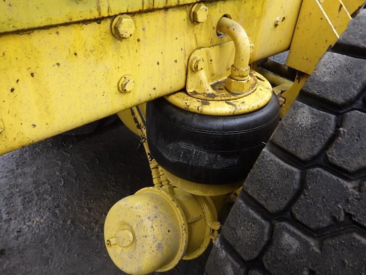 2016-kenworth-w900-image-15