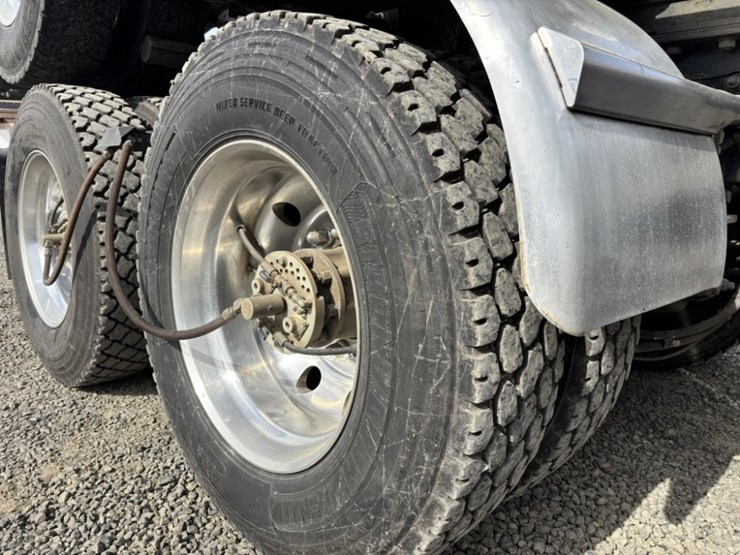 2018-peterbilt-367-image-14