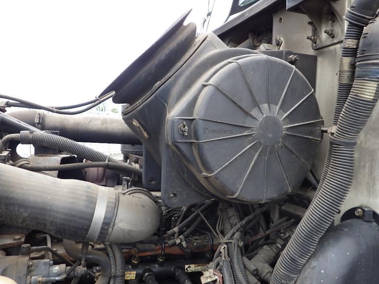 2005-peterbilt-pb330-22'-t/a-fuel-lube-truck-image-39