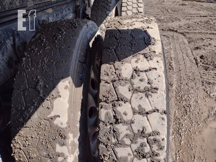 2012-freightliner-122sd-image-31