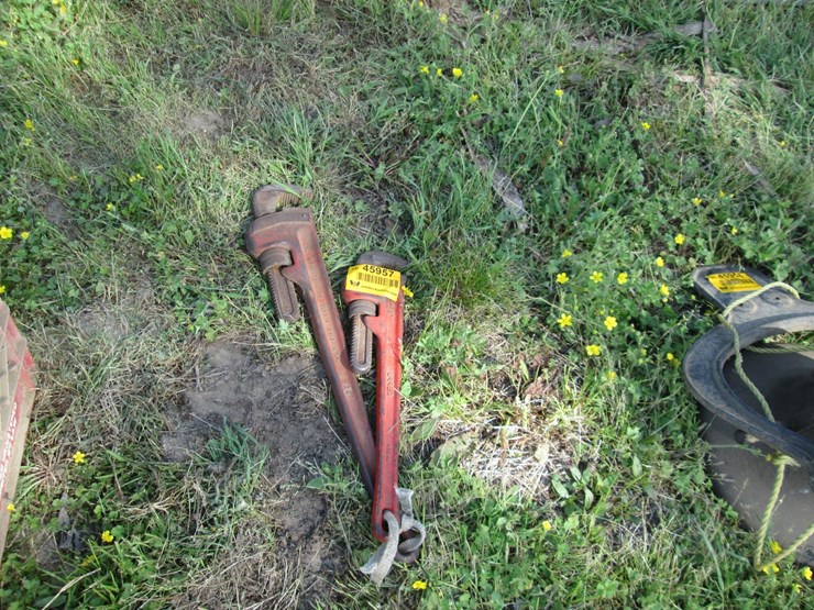 #45957-•-lot-of-(2)-pipe-wrenches-image-2