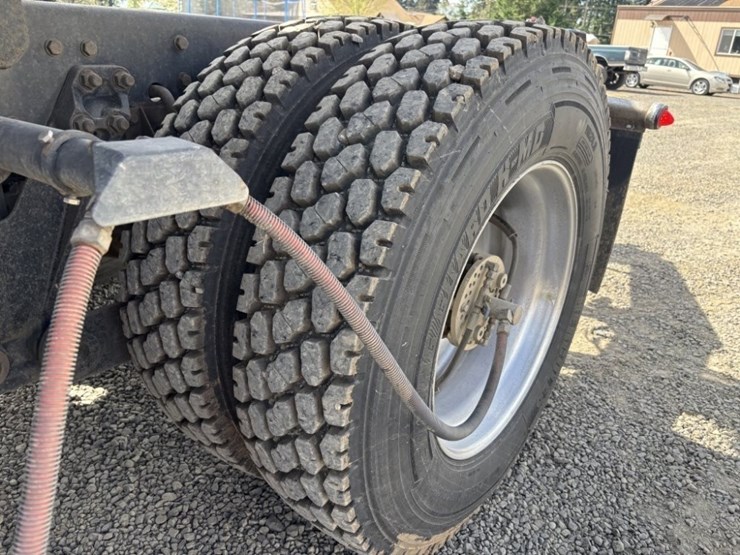 2013-kenworth-t800-image-11