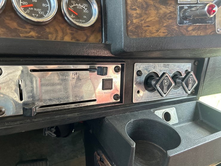 1999-kenworth-t600-image-76