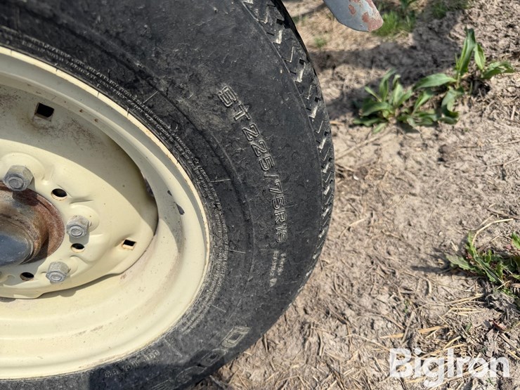 l-h-versa-tote-portable-feed-bin-image-18