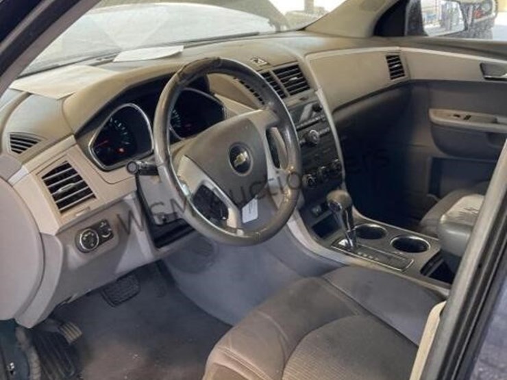 2012-chevrolet-traverse-ls-image-23