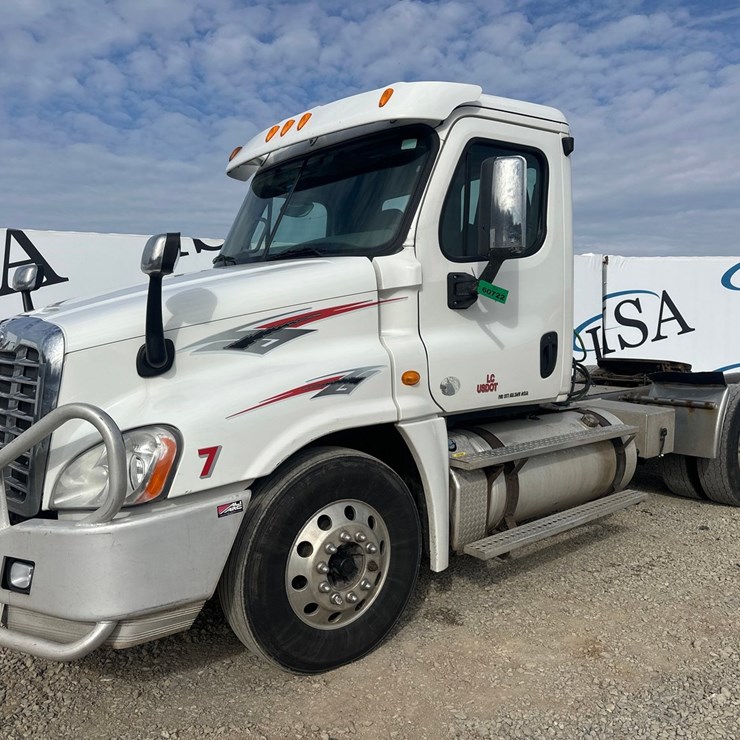 2014 MASSEY-FERGUSON 8